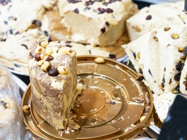 تصویر 3 از حلوا ارده مایع نرم مناسب ترکیب با نان داغ تازه